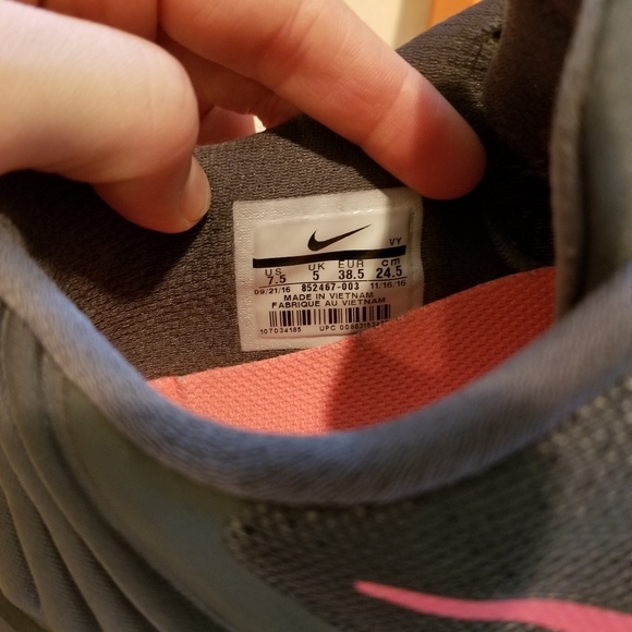 Nike - Picture 4 of 4